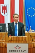 Vizepräsident des Bundesrates Harald Himmer (V) bei der Begrüßung am Rednerpult