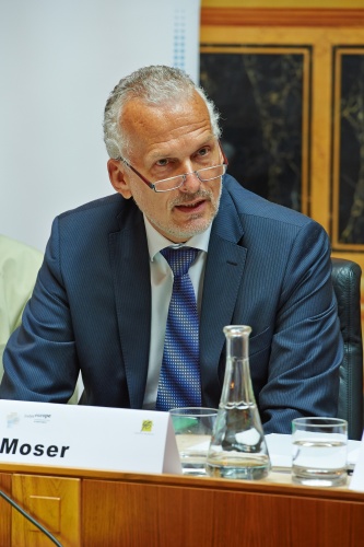 Rechungshofpräsident Josef Moser am Podium