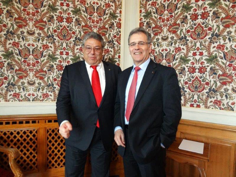 v.li. Der Schweizer Ständeratspräsident Filippo Lombardi und Bundesratspräsident Edgar Mayer im Berner Parlamentsgebäude