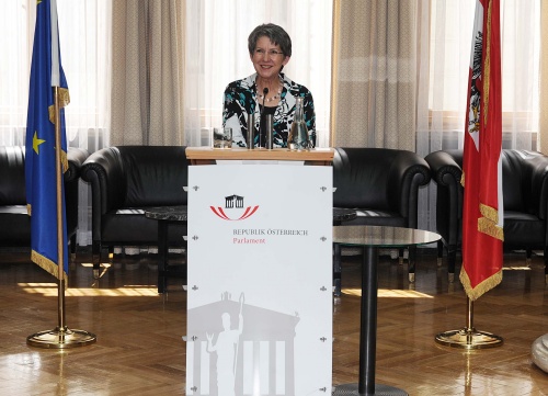 Nationalratspräsidentin Barbara Prammer (S) begrüßt die VeranstaltungsteilnehmerInnen