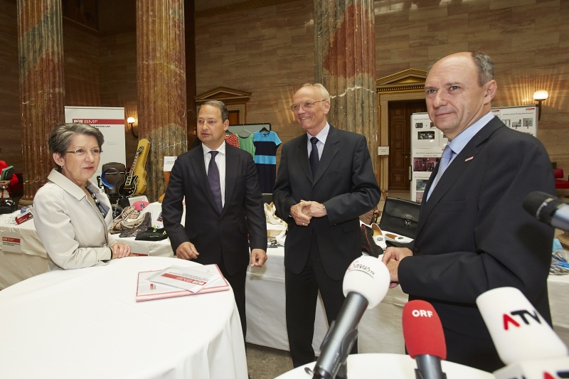 v.li.: Nationalratspräsidentin Barbara Prammer (S), Staatssekretär Andreas Schieder (S), Nationalratsabgeordneter Günther Stummvoll (V), Bundesministerium für Finanzen Gerhard Marosi