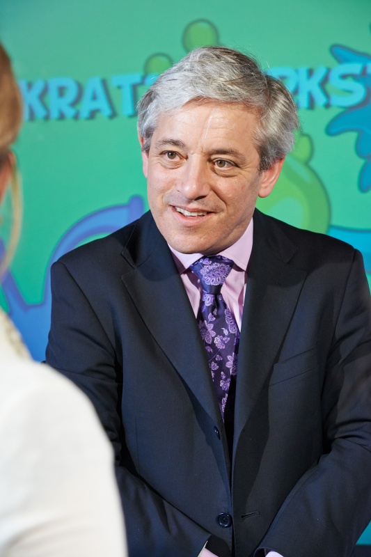 Der Speaker des britischen House of Commons John Bercow beim Interview durch SchülerInnen der VBS Wendstattgasse Schule