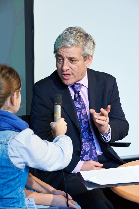 Der Speaker des britischen House of Commons John Bercow beim Interview durch SchülerInnen der VBS Wendstattgasse Schule