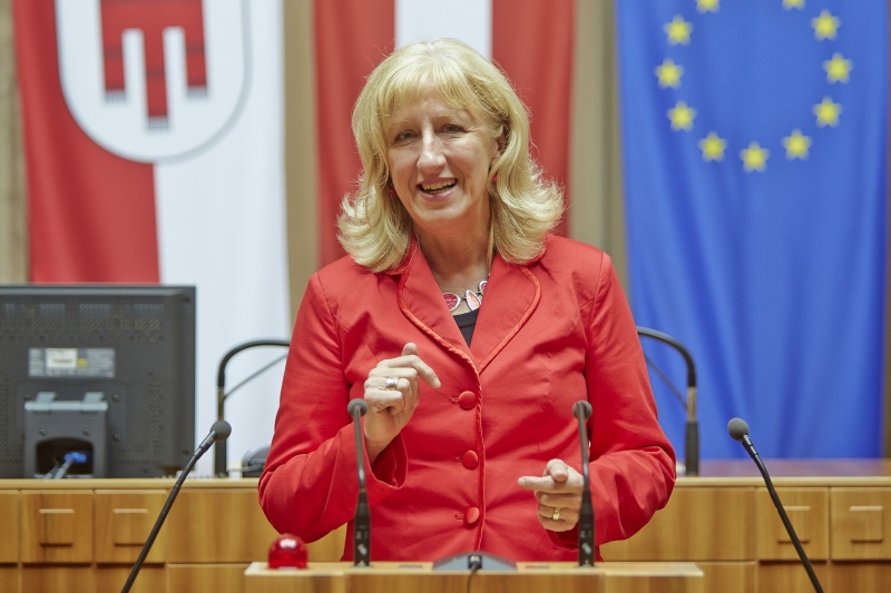 Bundesrätin Ingrid Winkler (S) am Rednerpult