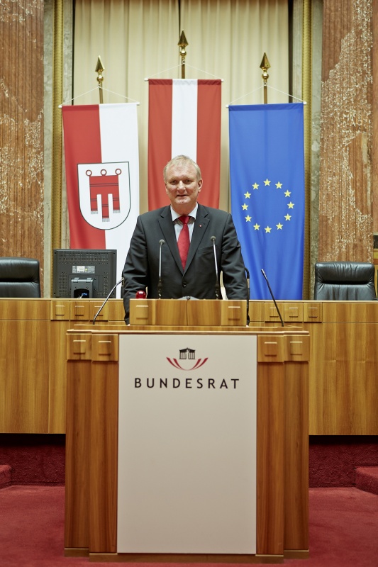 Bundesrat Günther Novak (S) am Rednerpult