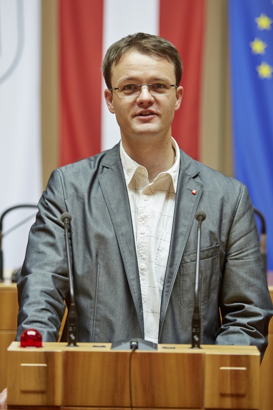 Bundesrat Rene Pfister (S) am Rednerpult