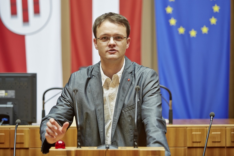 Bundesrat Rene Pfister (S) am Rednerpult