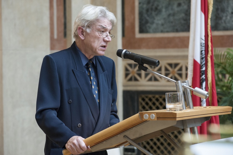 Beijing Foreign Studies University Wolfgang Kubin am Rednerpult