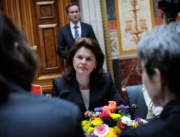 Slowenische Premierministerin Alenka Bratusek beim Gedankenaustausch