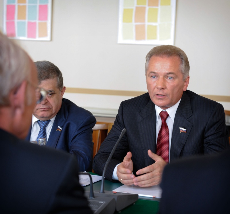 Mitglied der Russischen Delegation Walerij Ponomarew bei der Aussprache