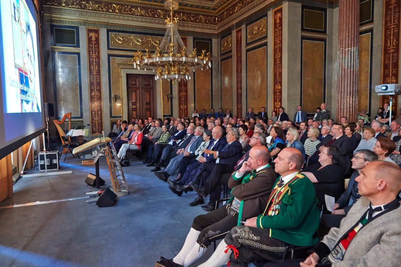 Filmpräsentation mit Blick in Richtung VeranstaltungsteilnehmerInnen