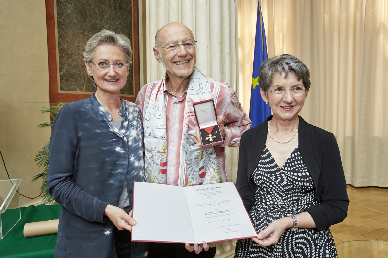 v.li.: Bundesministerin für Unterricht, Kunst und Kultur Claudia Schmied, Willi Resetarits und Nationalratspräsidentin Barbara Prammer