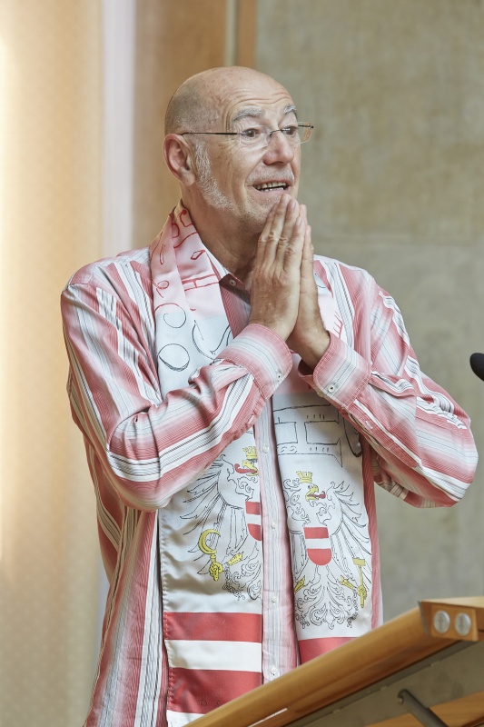 Willi Resetarits am Rednerpult