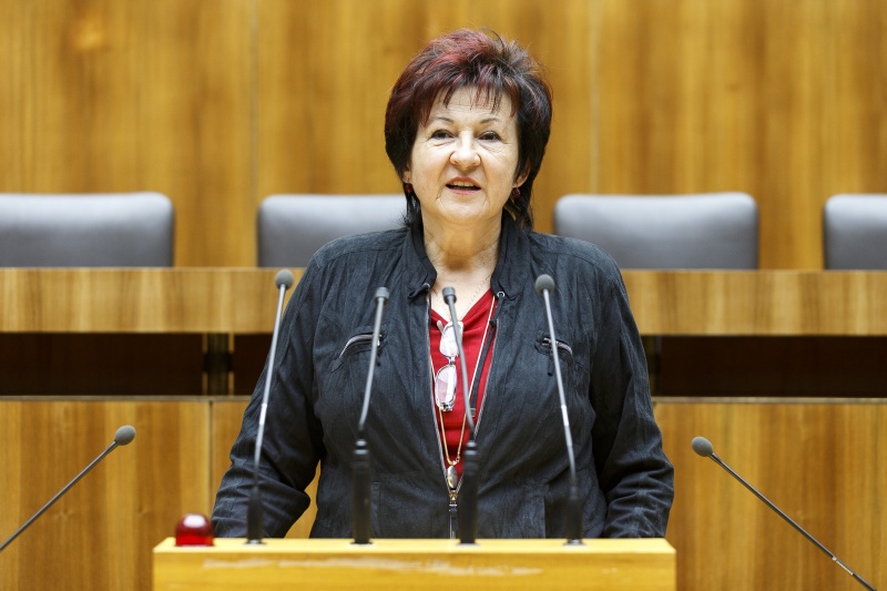 Nationalratsabgeordnete Irene Szep (S) am Rednerpult