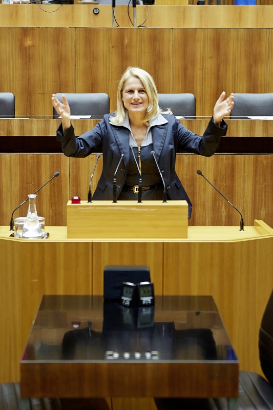 Nationalratsabgeordnete Elisabeth Grossmann (S) am Rednerpult
