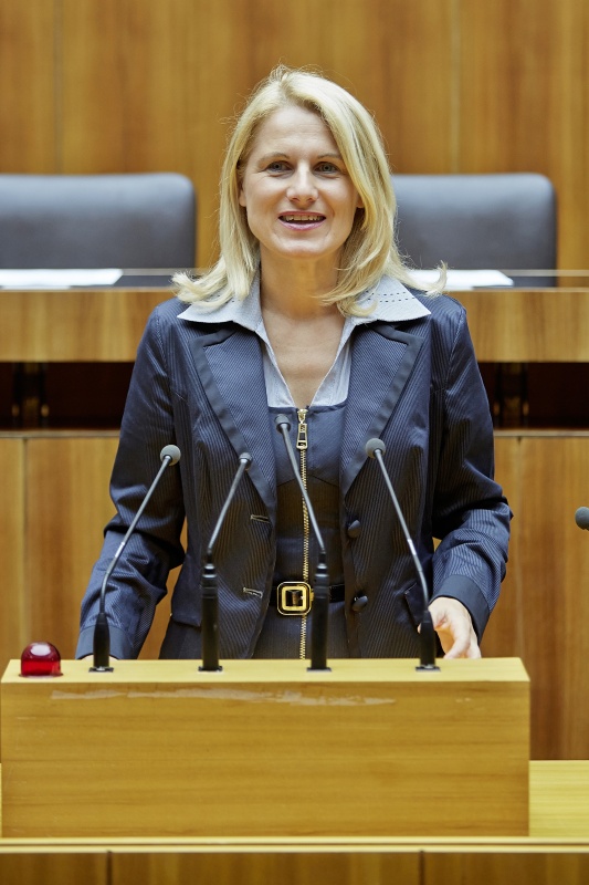 Nationalratsabgeordnete Elisabeth Grossmann (S) am Rednerpult