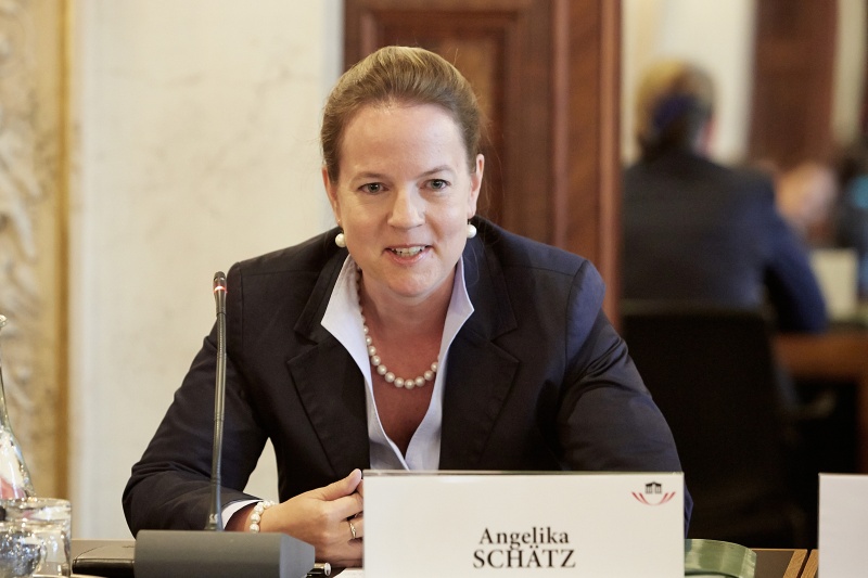 Angelika Schätz am Podium