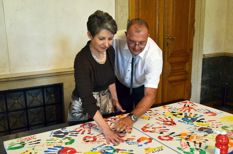 v.li.: Nationalratspräsidentin Barbara Prammer (S) und Behindertenvertrauensperson im Parlament Friedrich Koch