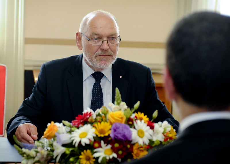 Bundesratspräsident Reinhard Todt (S) während der Aussprache mit dem Minister für auswärtige Angelegenheiten und Zusammenarbeit des Königreichs Marokko Dr. Saad-Eddine El Othmani