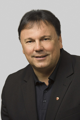 Portraitfoto von Dr. Andreas Köll