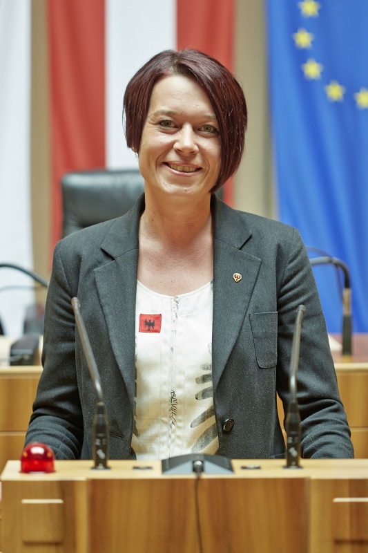 Bundesrätin Sonja Ledl-Rossmann (V) am Rednerpult