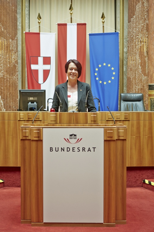 Bundesrätin Sonja Ledl-Rossmann (V) am Rednerpult