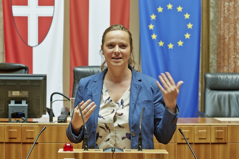 Bundesrätin Nicole Schreyer (G) am Rednerpult