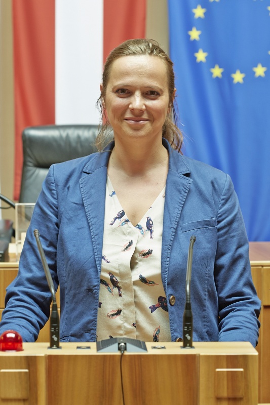 Bundesrätin Nicole Schreyer (G) am Rednerpult
