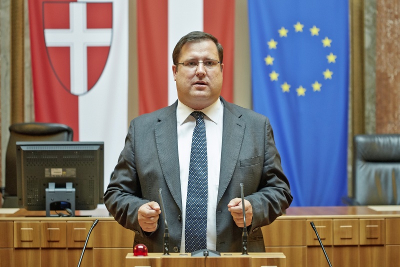 Bundesrat Christian Hafenecker (F) am Rednerpult