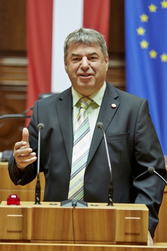 Bundesratsmitglied Hans-Peter Bock (S) am Rednerpult
