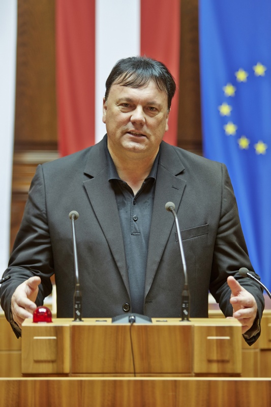 Bundesratsmitglied Andreas Köll (V) am Rednerpult