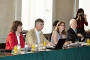 Aussprache. Österreichische Delegation mit der Nationalratsabgeordneten Christine Lapp (li., S) und Gerd Kaminski (2.v.re.)