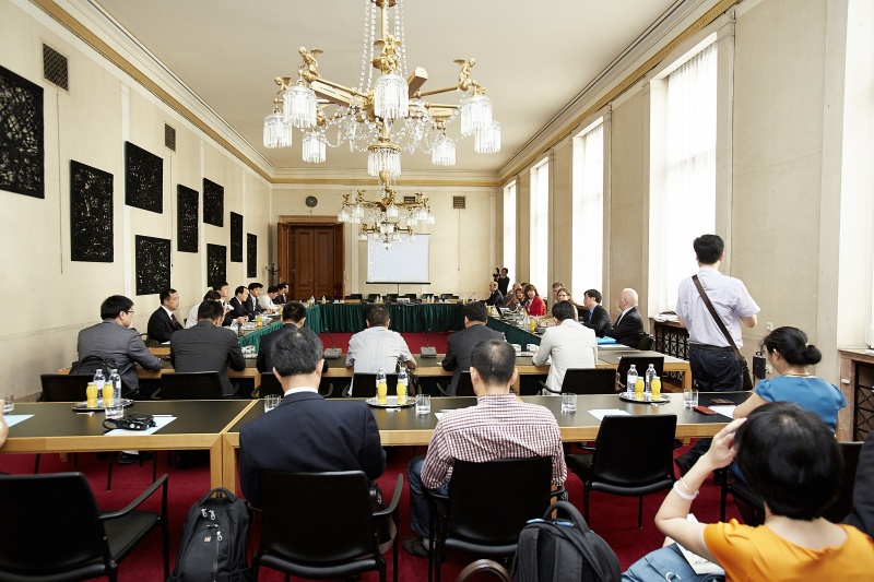 Aussprache. Blick in Richtung VeranstaltungsteilnehmerInnen.