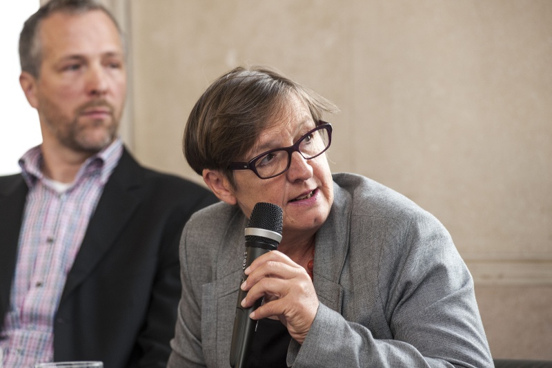 v.li: Betreiber der Informationsseite novemberpogrom1938.at Manfred Muehlmann und die Wissenschaftliche Leiterin DÖW Brigitte Bailer am Wort