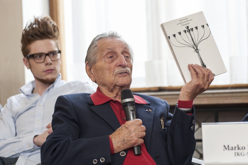 v.li: Obmann des Vereines Gedenkdienst Adalbert Wagner und der Präsident der Israelitischen Kultusgemeinde Salzburg Marko Feingold am Wort