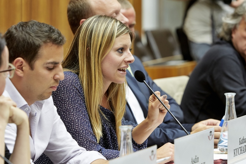 Katharina Kucharowits (S) am Wort