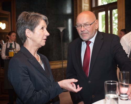 Von links: Nationalratspräsidentin Barbara Prammer (S) im Gespräch mit Bundesratspräsident Reinhard Todt (S)
