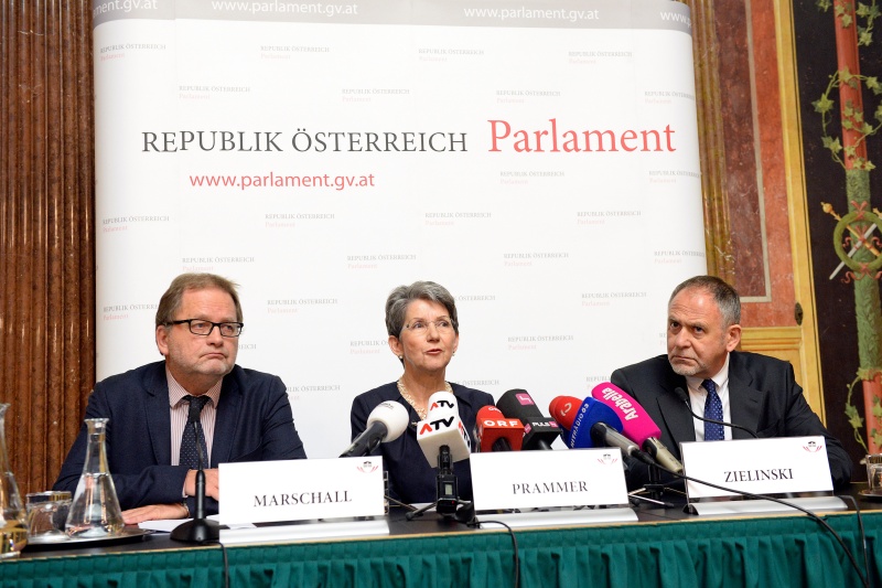 Am Podium v.li.: Pressesprecher Gerhard Marschall, Nationalratspräsidentin Barbara Prammer und Univ. Prof. Dr. Christoph Zielinski