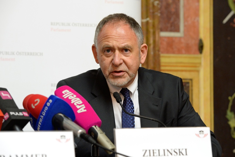 Univ. Prof. Dr. Christoph Zielinski am Podium