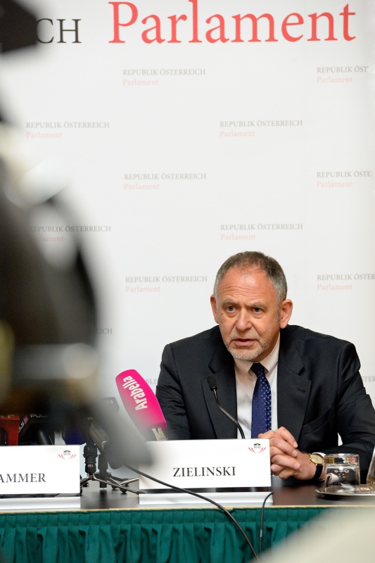 Univ. Prof. Dr. Christoph Zielinski am Podium