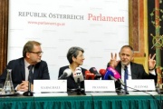 Am Podium v.li.: Pressesprecher Gerhard Marschall, Nationalratspräsidentin Barbara Prammer und Univ. Prof. Dr. Christoph Zielinski