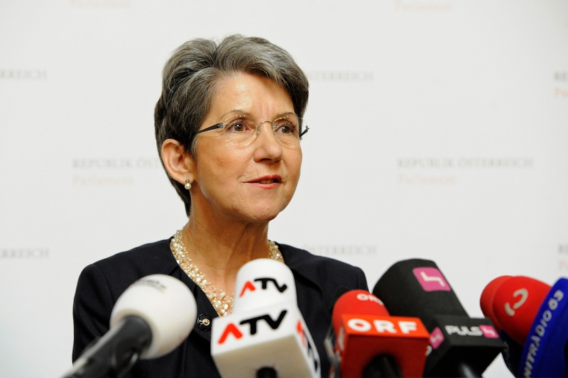 Nationalratspräsidentin Barbara Prammer am Podium