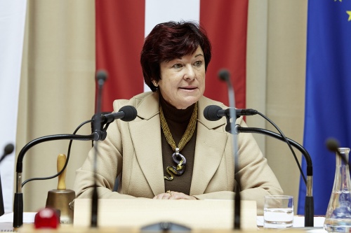 Die Vizepräsidentin des Bundesrates Susanne Kurz am Präsidium.