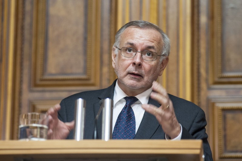 Jurymitglied Oliver Rathkolb bei seiner Laudatio