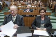 v.li.: Seniorenratspräsident Andreas Khol und Helga Ermacora