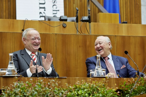 Die Präsidenten des Seniorenrates Andreas Khol und Karl Blecha am Podium