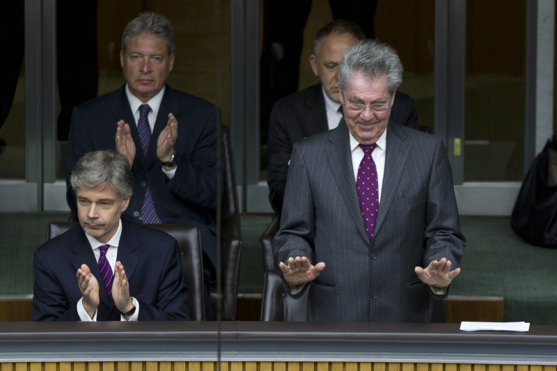 v.li.: Parlamentsdirektor Harald Dossi und Bundespräsident Heinz Fischer