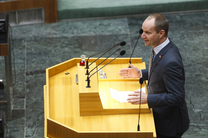 Klubobmann Matthias Strolz (N) am Rednerpult