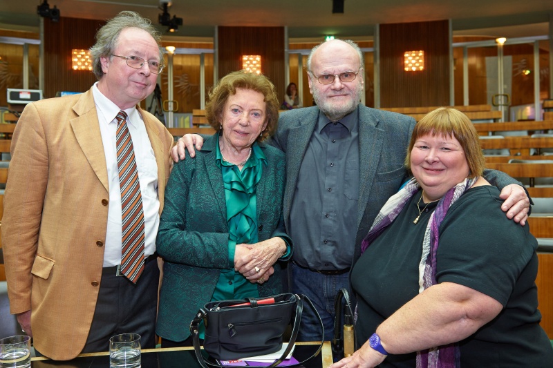 v.li. Kameramann Benjamin Epp, Zeitzeugin und Widerstandskämpferin Käthe Sasso, Regisseur Kurt Brazda und Drehbuchautorin Brigitte Fenko