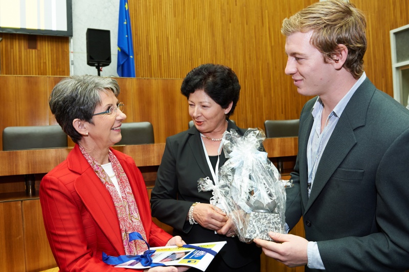 v.li. Nationalratspräsidentin Barbara Prammer, Delegation der Steinmetz Landesberufschule Schrems